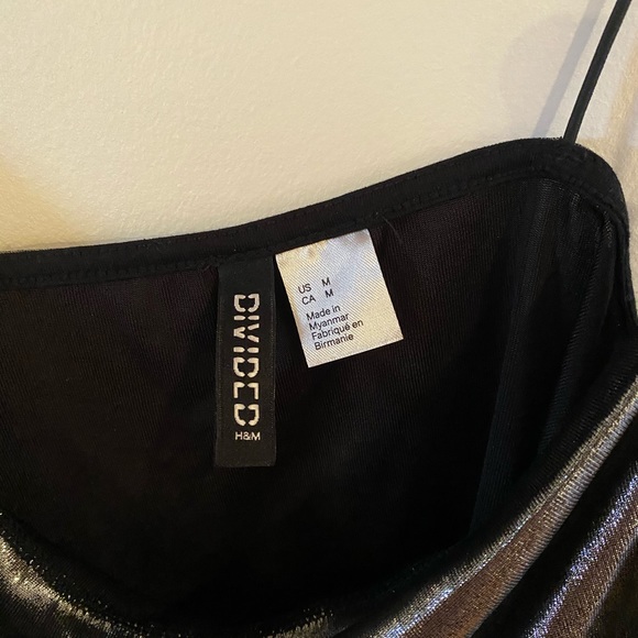 Shiny cowl neck tank - Picture 3 of 3